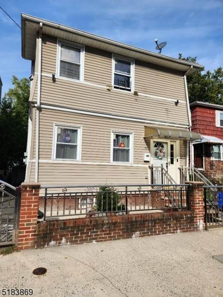 35 Chelsea Ave - Photo 1