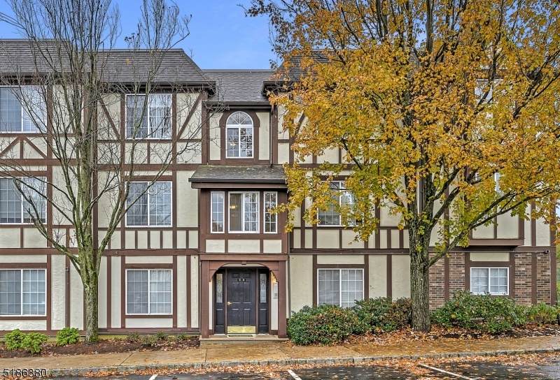 15 Village Dr - Photo 1