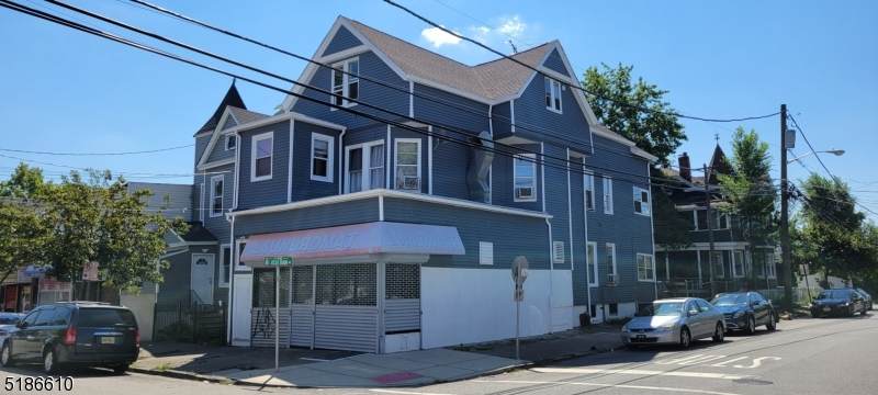 216 17Th Ave - Photo 1