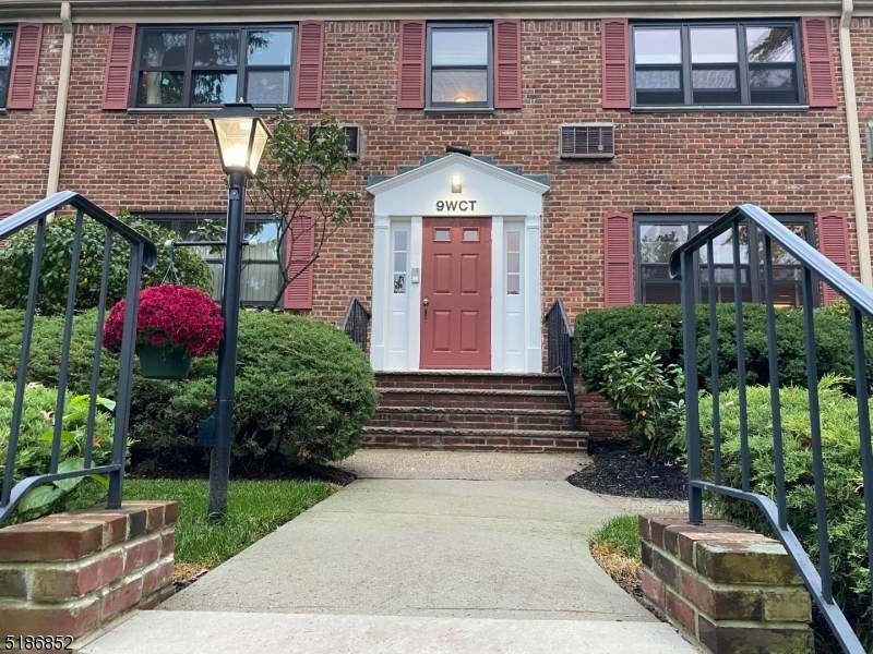 9 West Court - Photo 1