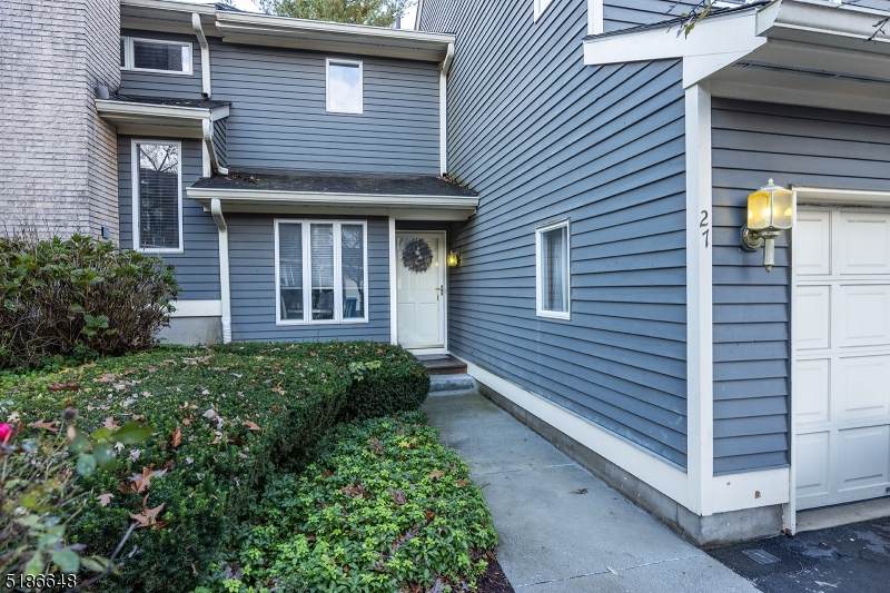 27 Greenbriar Ln - Photo 1