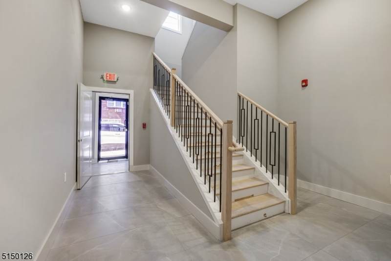 313 Henry St - Photo 1