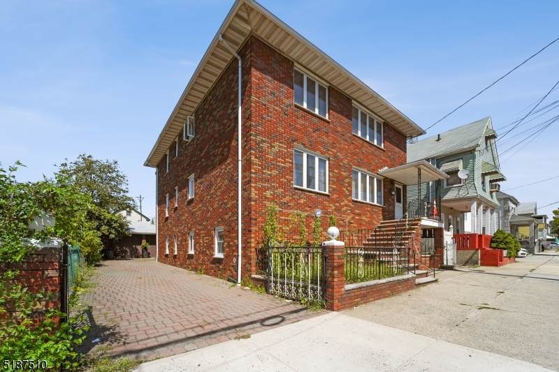 325 High St - Photo 1