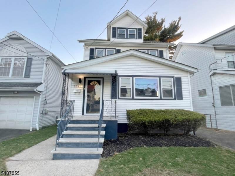 2040 Balmoral Ave - Photo 1