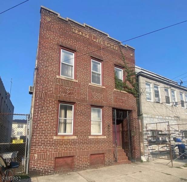 1713 S Wood Ave - Photo 1