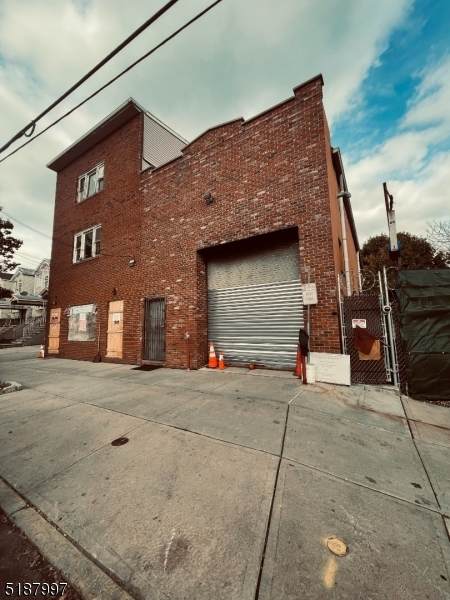 113 Elizabeth - Photo 1