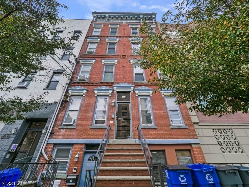 218 Jefferson St - Photo 1