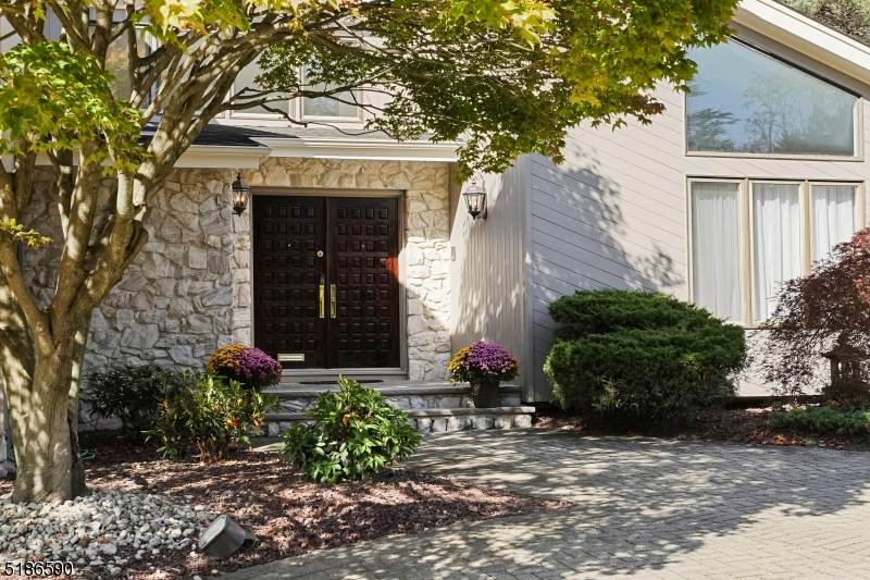 16 Lockhern Dr - Photo 1
