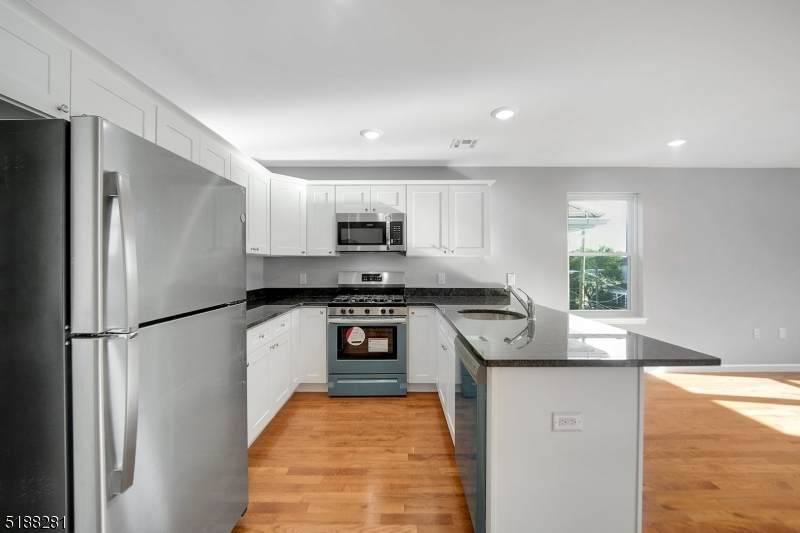 12 Whittier Pl - Photo 1
