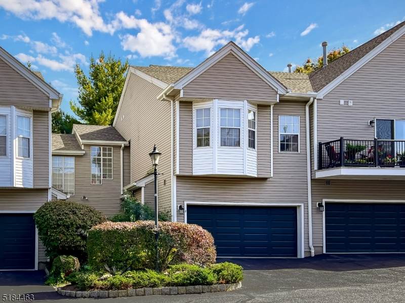 8 Four Oaks Rd - Photo 1