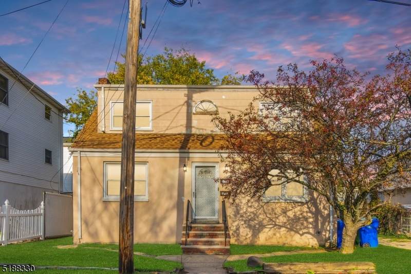 707 Malcolm Pl - Photo 1