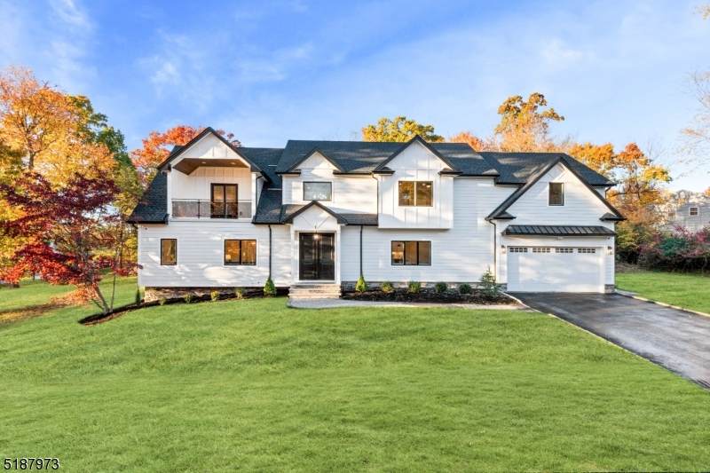 1 Trafalgar Dr - Photo 1