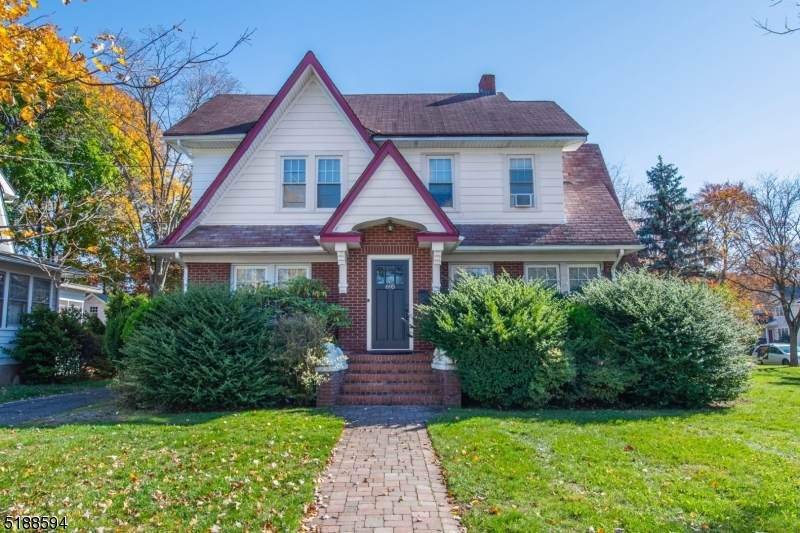 695 Lincoln Ave - Photo 1