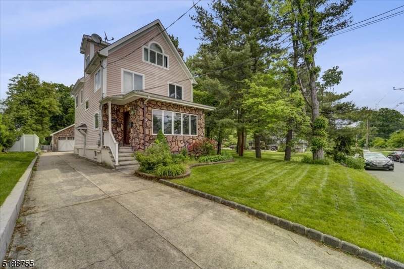 12 Dickinson Ln - Photo 1