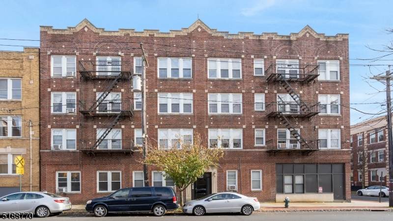99 Pine St - Photo 1
