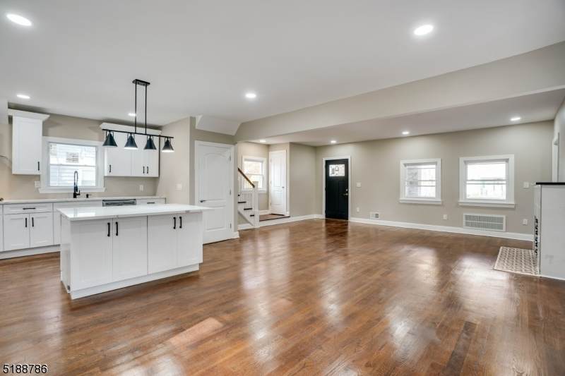 246 Stirling Ave - Photo 1