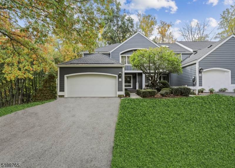 33 Sherwood Dr - Photo 1