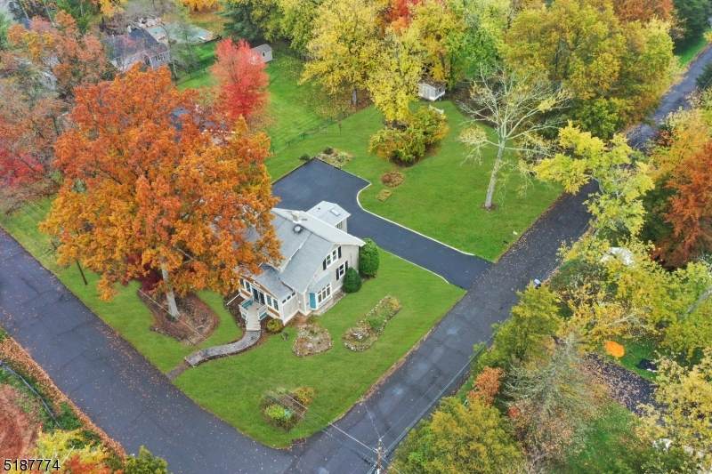 231 Orchard St - Photo 1