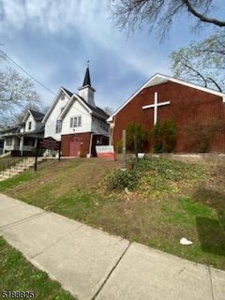 1482 Maple Ave - Photo 1