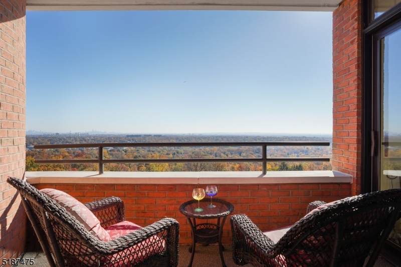 616 S Orange Ave, 7K - Photo 1