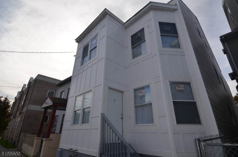 61 Arch St - Photo 1