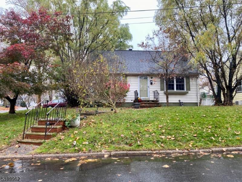 582 Orchard St - Photo 1