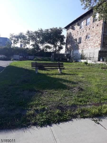 93 Charles St - Photo 1