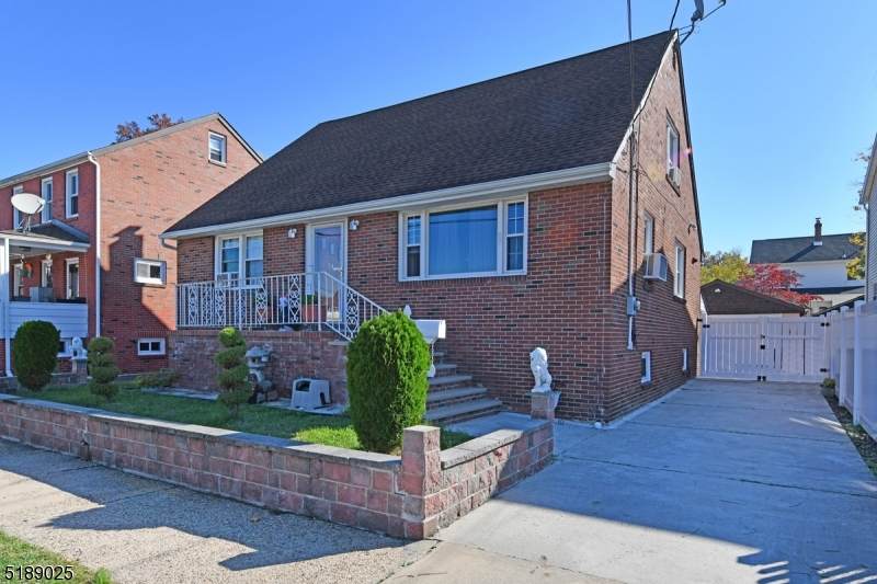 74 Longfellow St - Photo 1