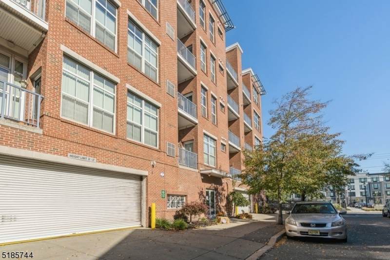 3 Greenwich Dr - Photo 1