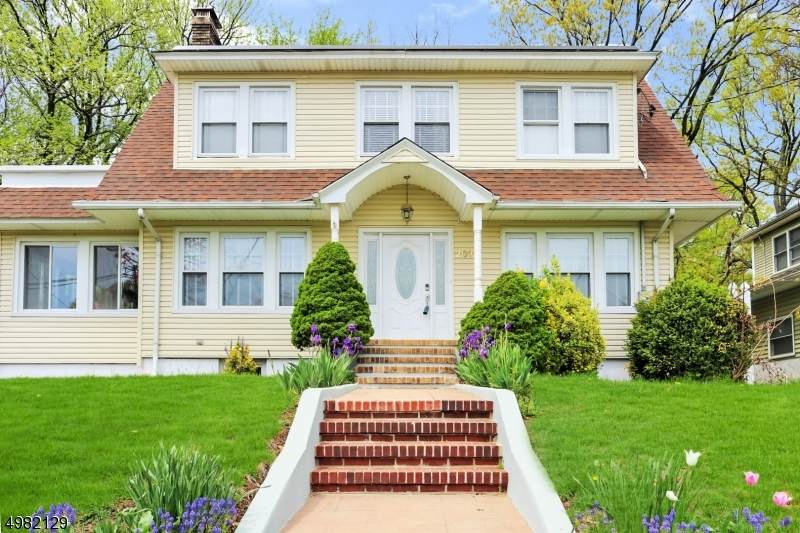 207 Maple St - Photo 1