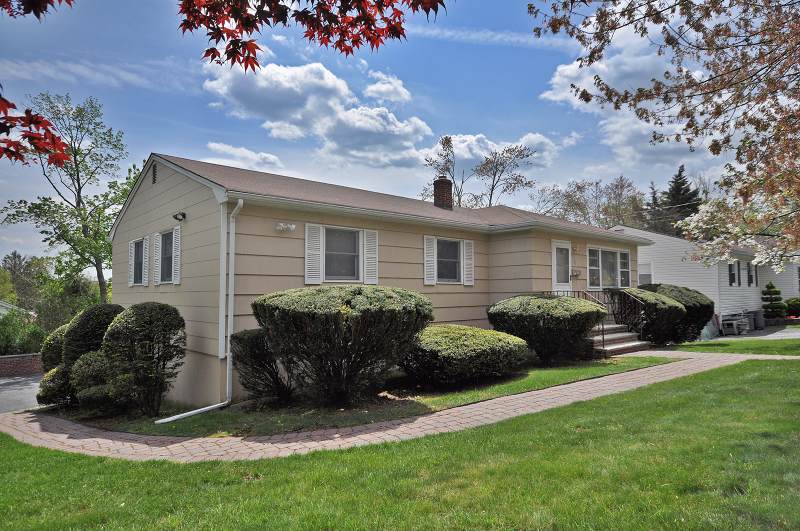 3 Hillside Ave - Photo 1