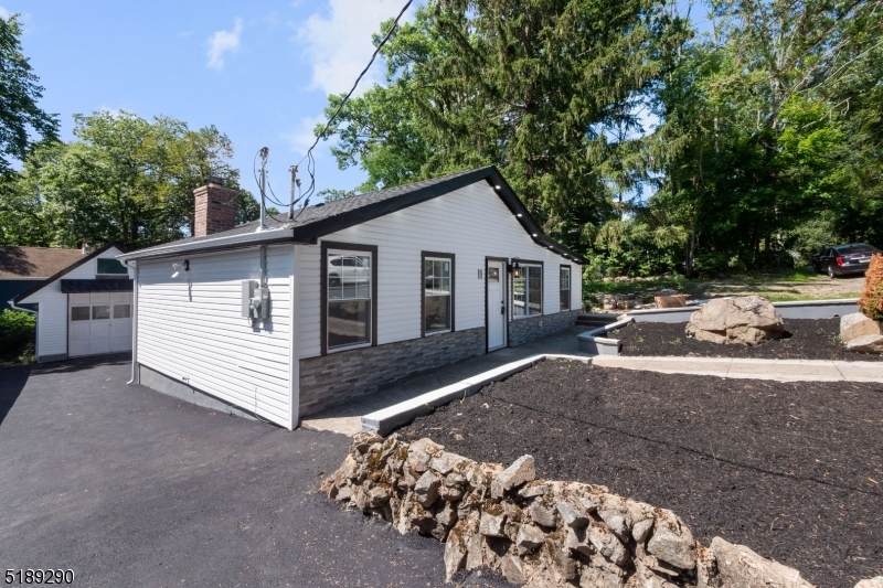 11 Voorhis Pl - Photo 1