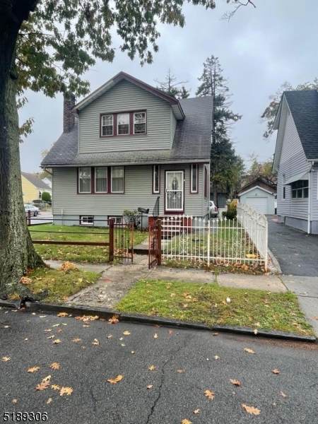 193 Oak St - Photo 1
