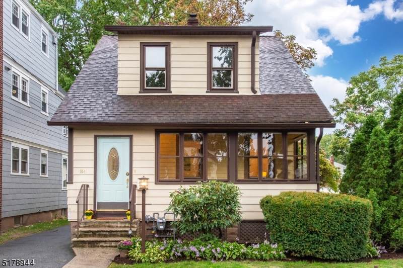 184 Jerome Pl - Photo 1