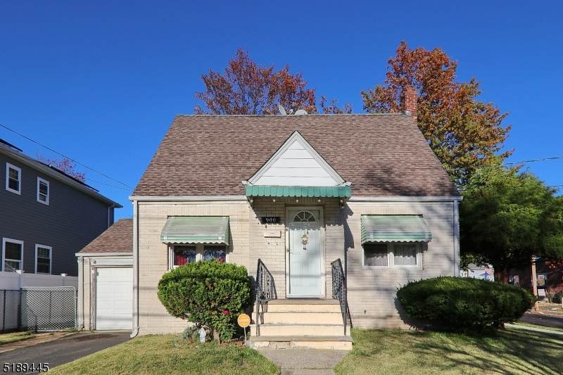 900 Clark St - Photo 1