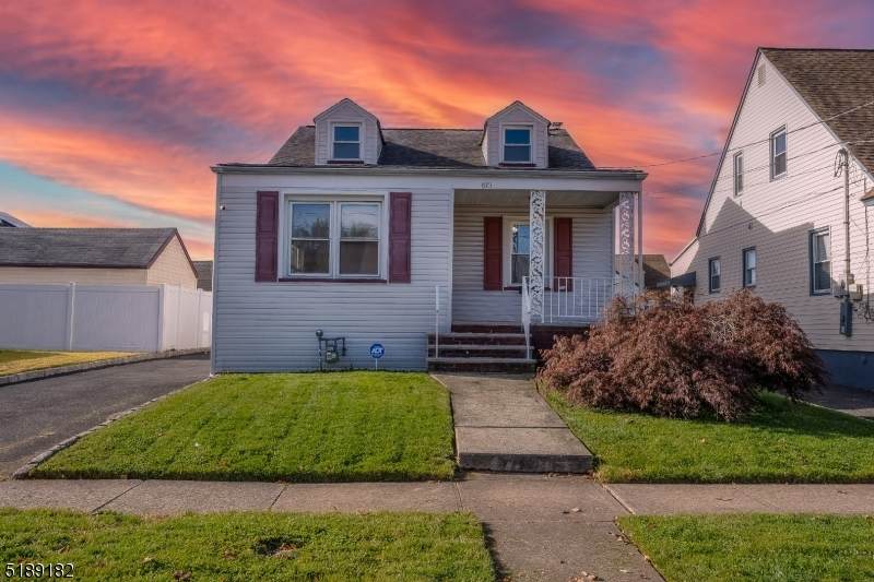 613 Miltonia St - Photo 1