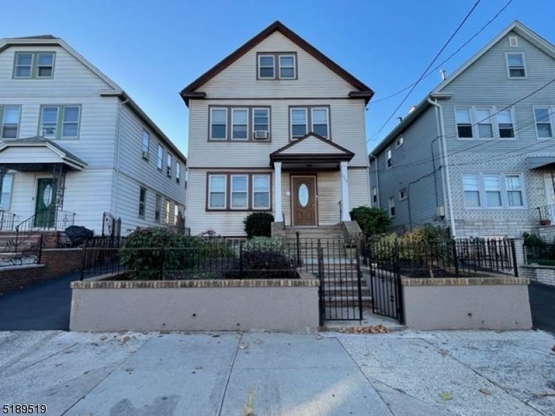 1028 Sheridan Ave - Photo 1