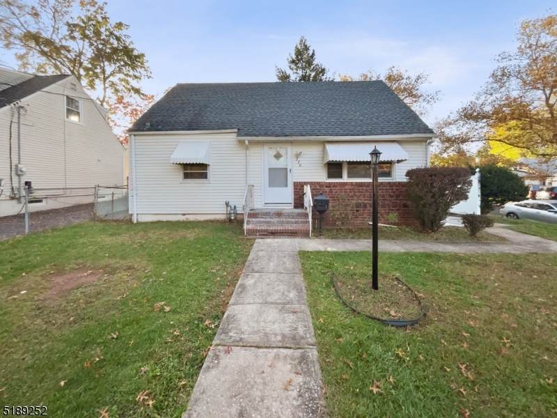 220 Jefferson Ave - Photo 1