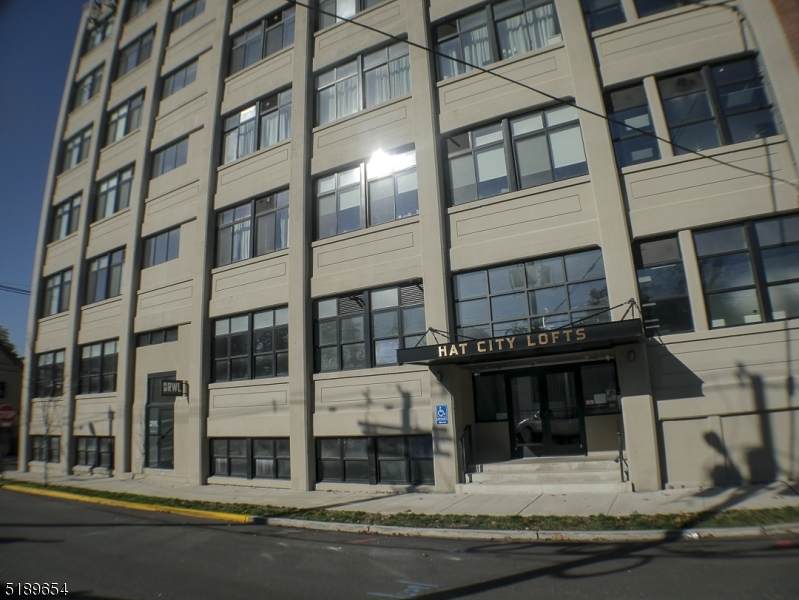 475 S Jefferson St - Photo 1