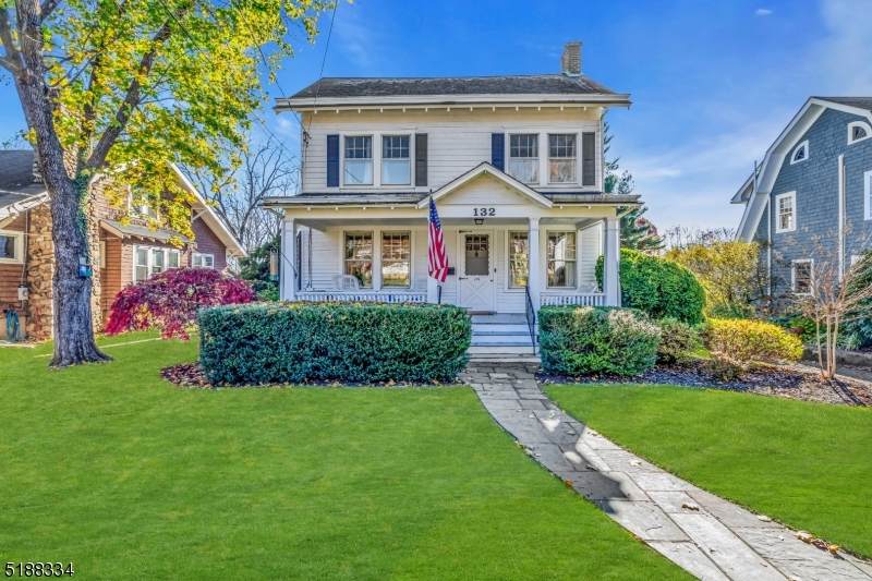 132 Center St - Photo 1
