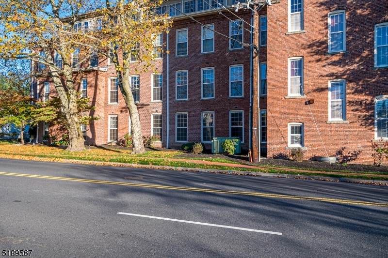 40 Washington Ave - Photo 1