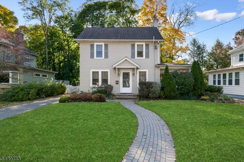 620 Linwood Ave - Photo 1