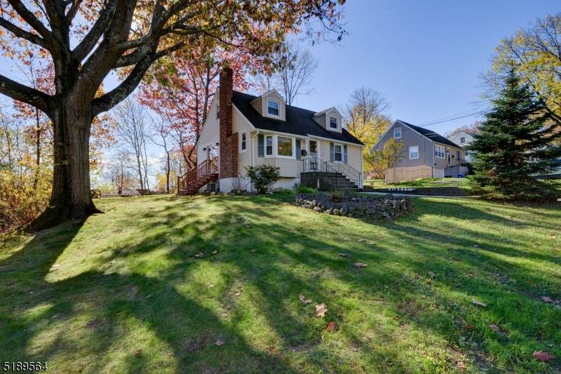 4 Westwood Dr North - Photo 1