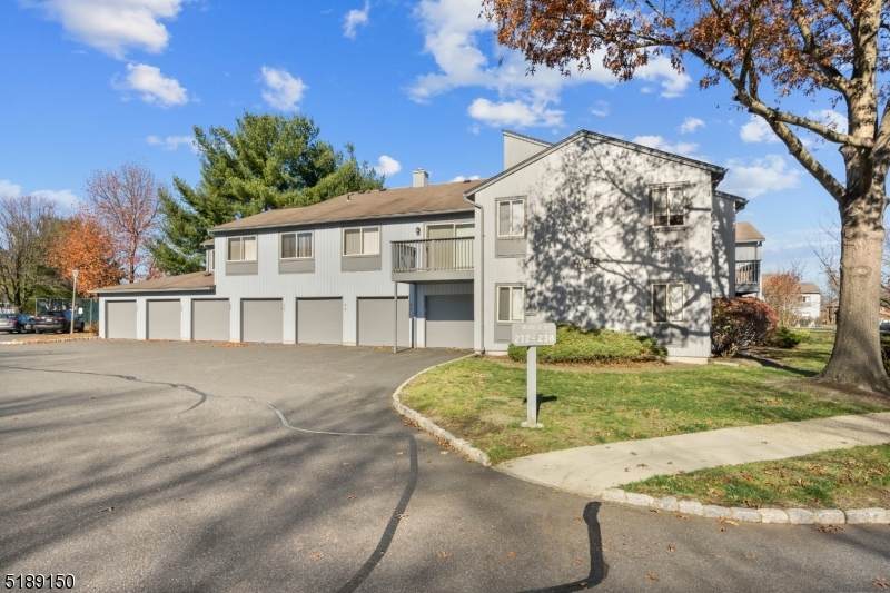 220 Drake Ln - Photo 1