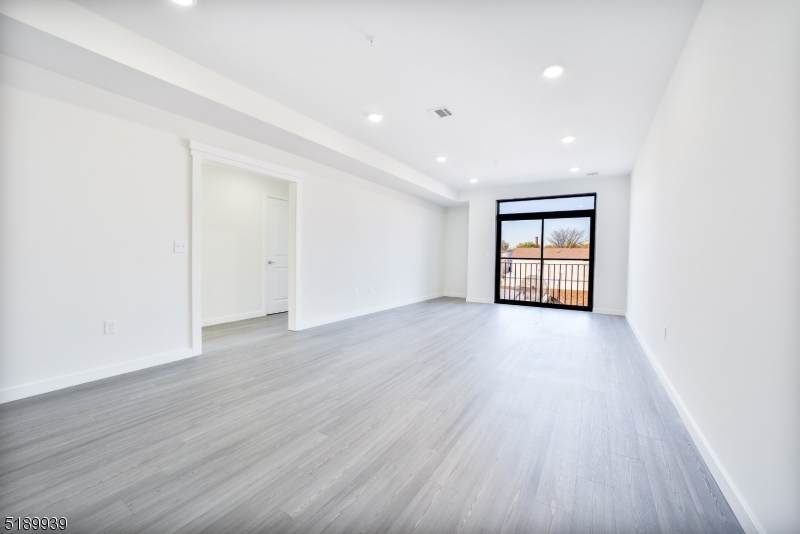 317 Jefferson St - Photo 1