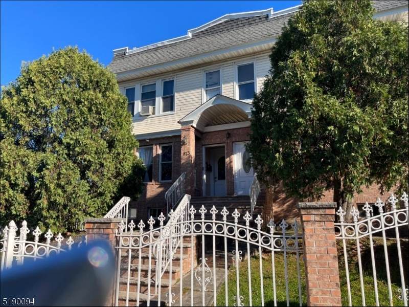 873 Chancellor Ave - Photo 1