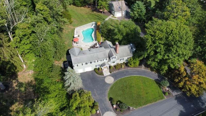 4 Dogwood Dr - Photo 1
