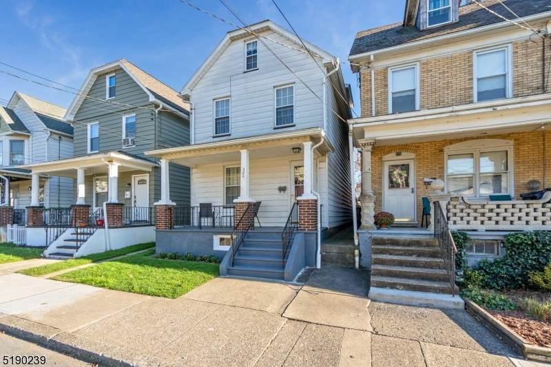 380 Thomas St - Photo 1