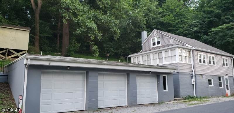 2050 River Rd - Photo 1