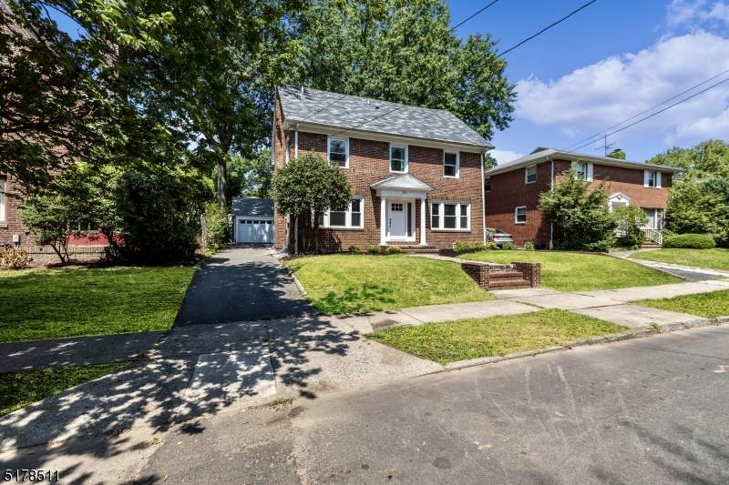 592 Parker St - Photo 1